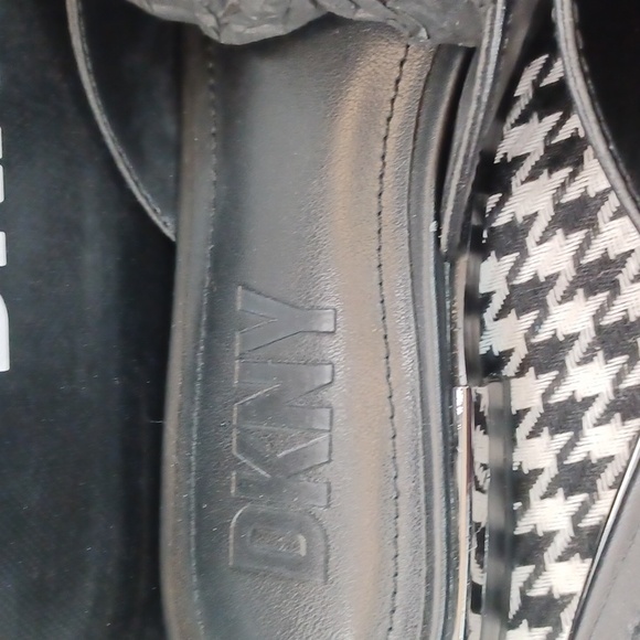 DKNY Elin Flat Mule NIB - Picture 5 of 8